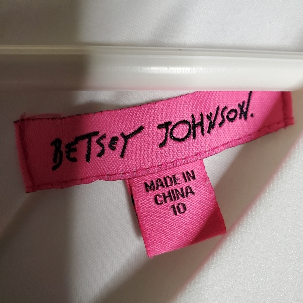 Betsey Johnson white body on silhouette dress - Picture 6 of 6
